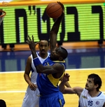 Stephane Lasme ha banchettato nell\'area del Naharya